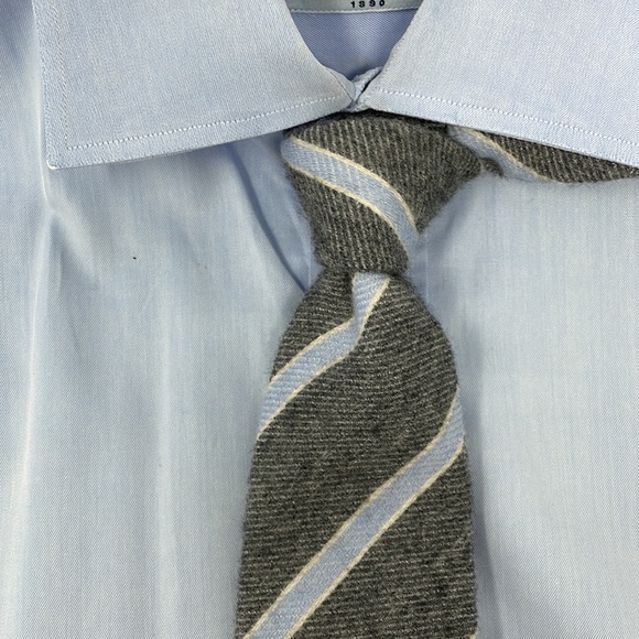 Beautiful Cashmere & silk tie! Great shape, made in Italy heavy material, soft. - Picture 3 of 12